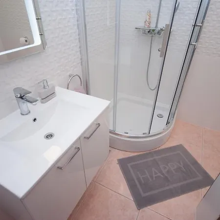 Appartamento Two-bedroom With Garden