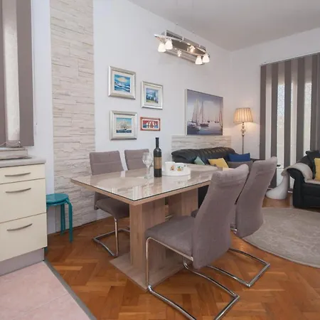 Colorful Two-bedroom Apartment Kastela