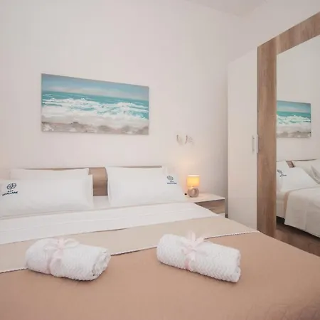 Two-bedroom With Garden *