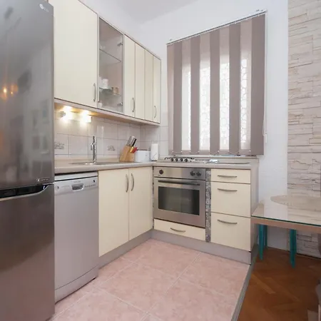 Apartment Two-bedroom With Garden