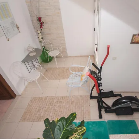 Two-bedroom With Garden * Kastela