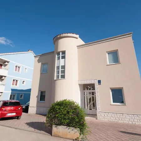 Two-bedroom With Garden Apartment *