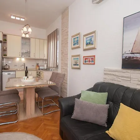 Two-bedroom With Garden *