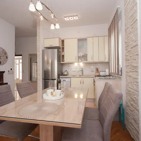 Two-bedroom With Garden Apartment *