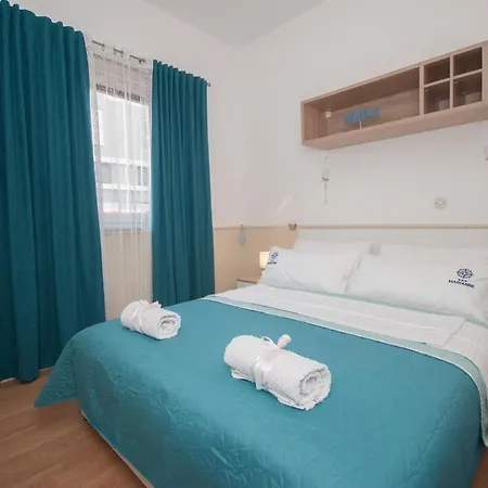 Apartment Two-bedroom With Garden Kastela