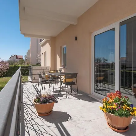 Two-bedroom With Garden Apartment Kastela
