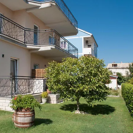 Apartment Two-bedroom With Garden *
