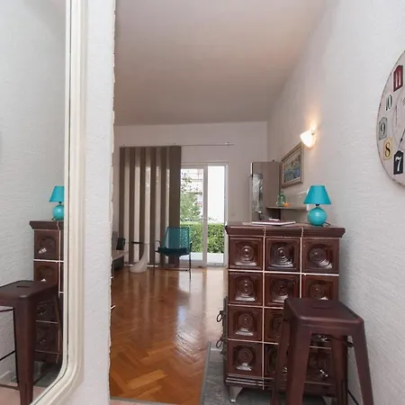 Apartment Two-bedroom With Garden *