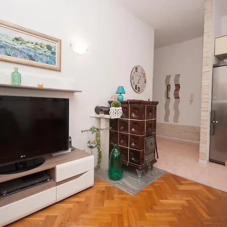 Apartment Two-bedroom With Garden *